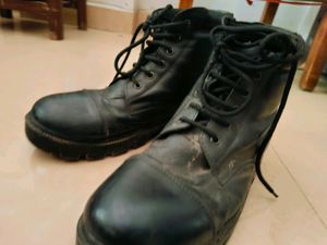 Mens Boots Size 10, Sparingly Used