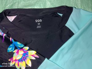 m size girl d&amp;g t shirt