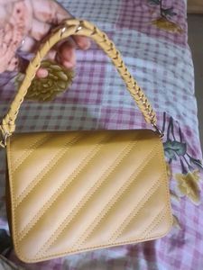 Chic Tan Handbag – Like New!