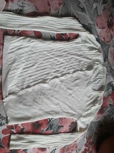 "White Cutout Long Sleeve Crop Top Round Neck"