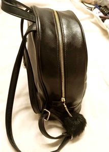 GUESS ORIGINAL BAGPACK (Brand new Limited Edition)