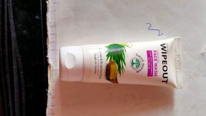 Myglamm Facewash And Preisto Gillete