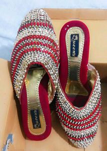 Embroidered Zarken Stone Red &amp; White