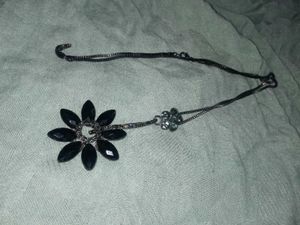 Black Floral Stone Crystal Necklace 🖤