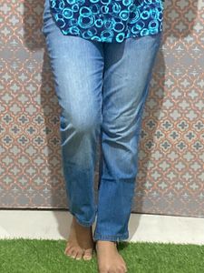 High-Waisted Straight Boyfriend  Jeans