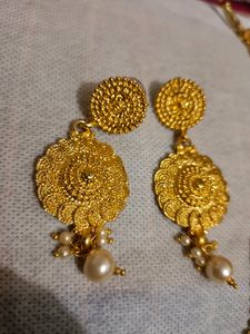 Gold Plated Necklace Set Along With Earrings