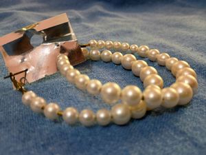 Hooks Pearl Earrings