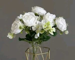 Showpiece with Gold glass and flower  combo