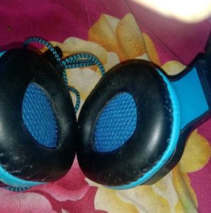 Noisecolourfitpro4 and Antsport Headphone