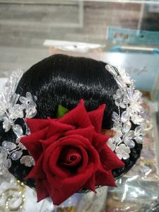 Hair Juda With Beautiful Rose And Stone