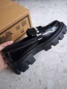 Upper Beads Detailed Black Loafers for Women