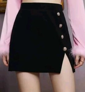 Chic Black Mini Skirt