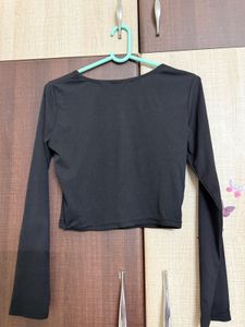 Black Long Sleeve Crop Top