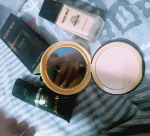 viral foundation..primer foundation n compact