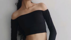 Missguided Off shoulder Crop