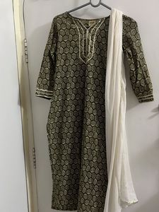 Kurta with Dupatta and Pants - Olive