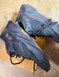 Yeezy Boost 700 V2 Vanta