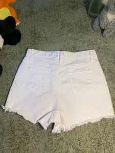 BillieJeans White Colour Shorts 🤍🤍