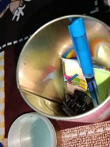 THF Roasted Cashews Box With Notes,1Pen And Cluter