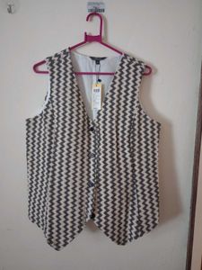 Chic Sleeveless Blazer