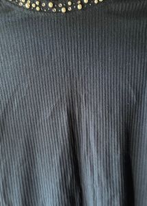 Neck Embroiderred Crop Top