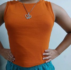 Sleeveless T-shirt
