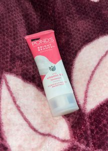 Pond’s Bright Beauty With Vitamin B3 Face wash