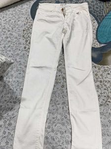 Smart White Colour Jeans😍
