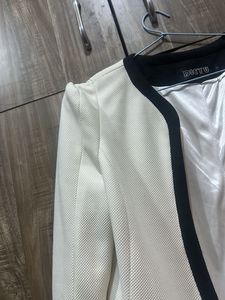 A beautiful hardly used korean blazer!