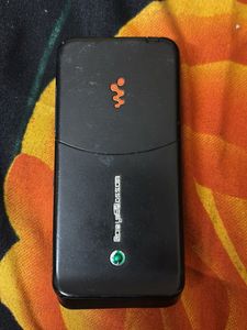 Vintage Sony Ericson W580i