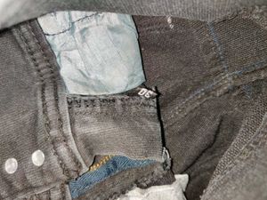 Stylish Black Ripped Jeans – Well-Maintained