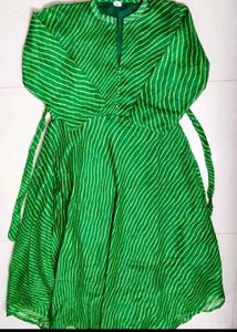 Free Delivery 🚚 Elegant Green Striped Kurti