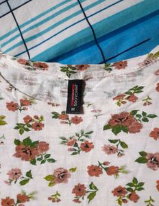 White Floral Print Crop Top Women&#39;s Tshirt 🌸🤍