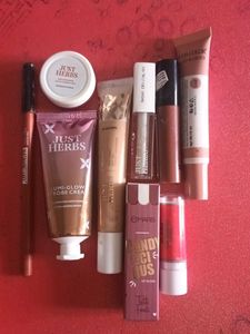 Makeup Bundle With A Freebie😍