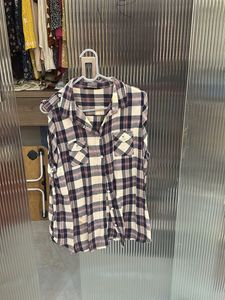 sleevless shirt