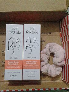 2Foxtale Super Glow Face Wash+ Scrunchie