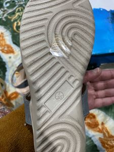 offer 🎉 sandal like new condition