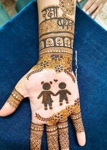supporter hand pillow in mehndi