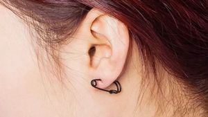Earring Black