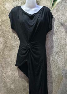 VN. Chic Black Dress