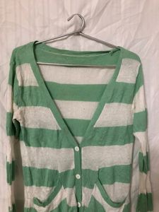 Green &amp; white sweetshirt