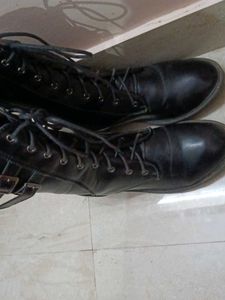 Ket importa Black Boots