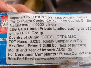 LEGO City Holiday Camper Van (190 Blocks)