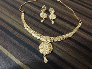 Elegant Gold-Tone Necklace &amp; Earring Set