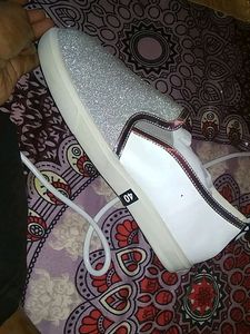 White Shoes Whit Shinny Silver Design