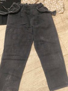 2 tops 1 lawer.Ladies Outfit Set