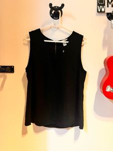 H&M LACE DETAIL TOP