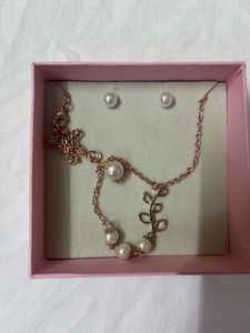 Pearl Leaf Necklace Best For Gifting