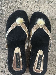 Silver Cat Black &amp; Gold  Pom Slippe
