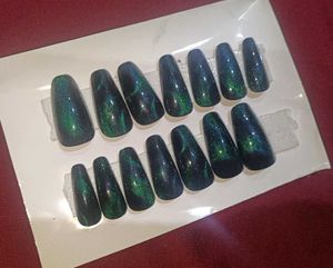 Press-On Cat Eye Nails